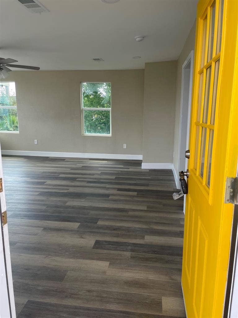2 BR in Hitchcock