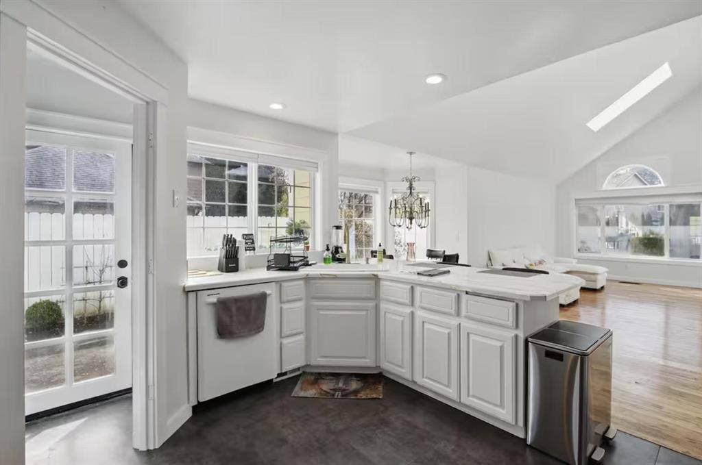 6 BR in Vancouver