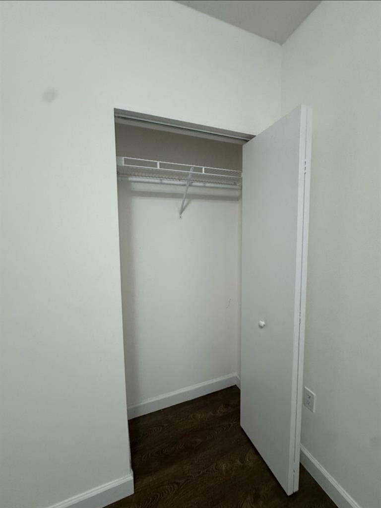 Den / Second bedroom Edgewater