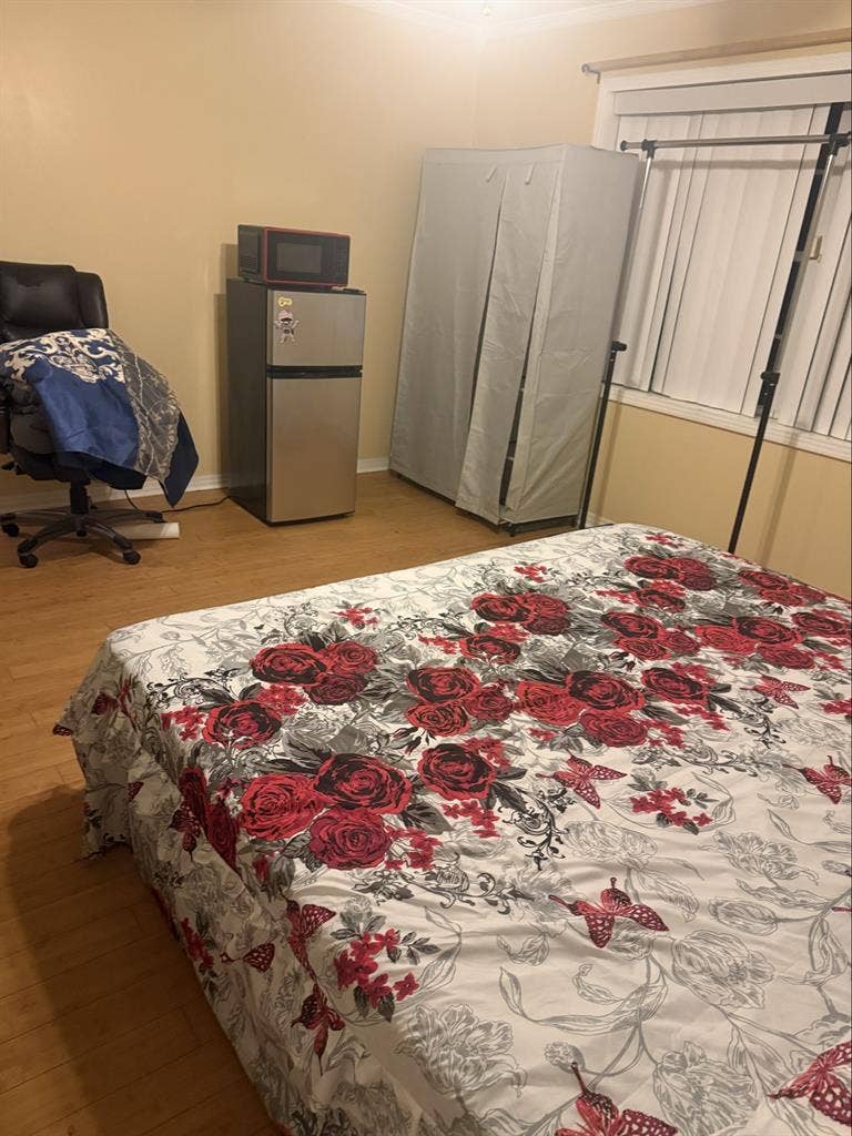 Furnished room for rent!