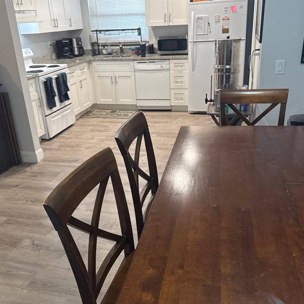 Room for rent in the Heights