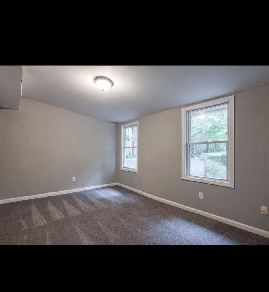 Room for Rent in Lakewood Heightss