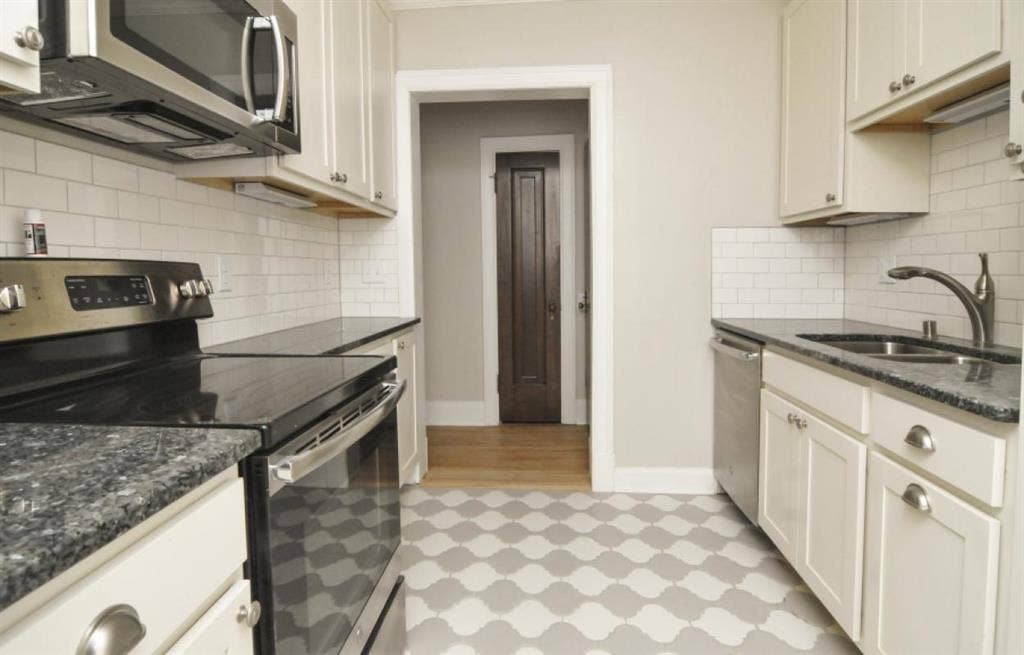 Lease takeover/sublet in apartment