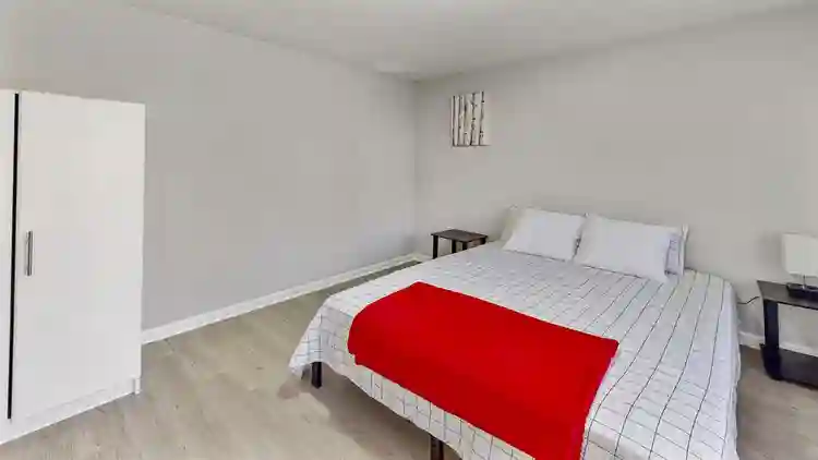 8 BR in Fairburn