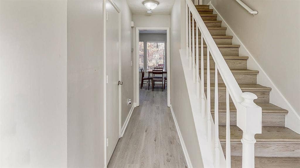 8 BR in Fairburn