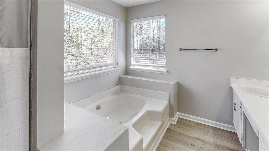 8 BR in Fairburn