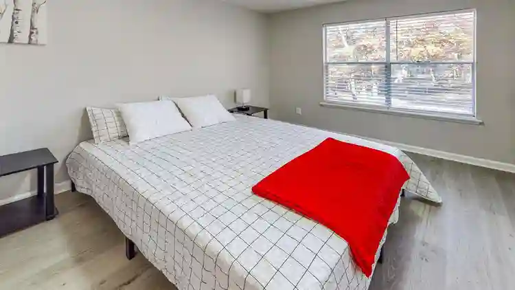 8 BR in Fairburn