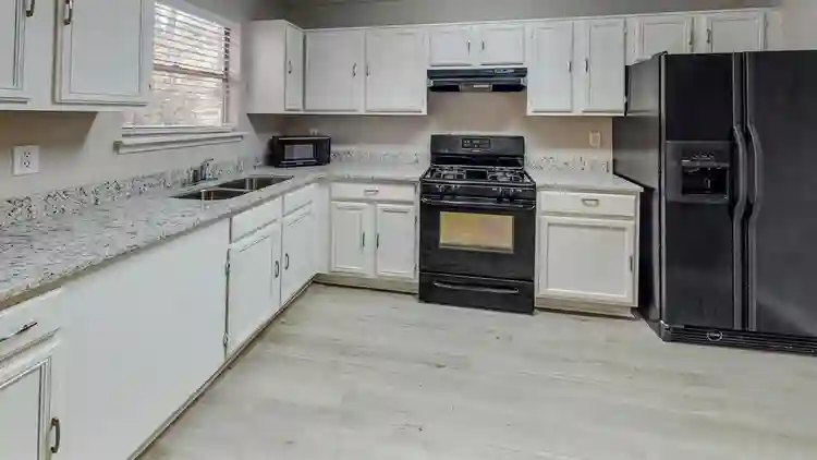 8 BR in Fairburn