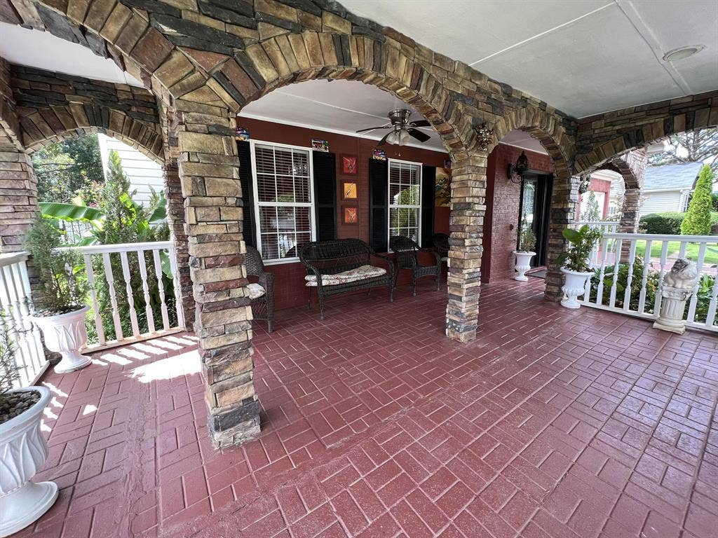 6 BR in Stone Mountain