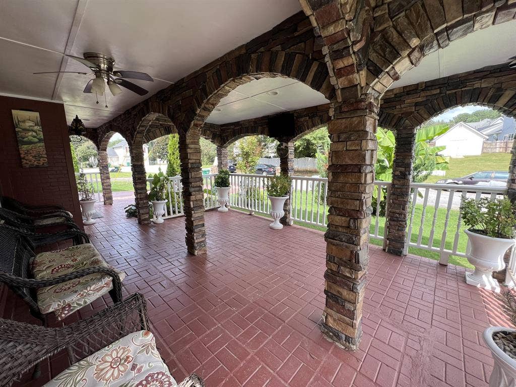 6 BR in Stone Mountain