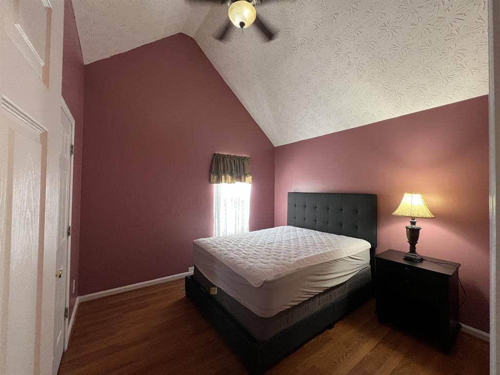 6 BR in Stone Mountain