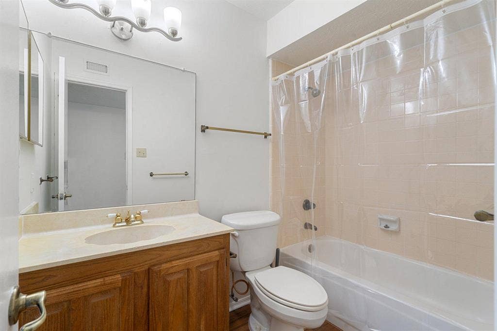 7 BR in Arlington