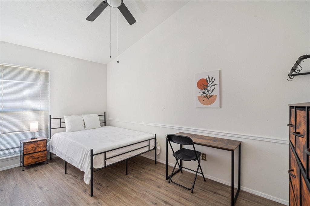 7 BR in Arlington