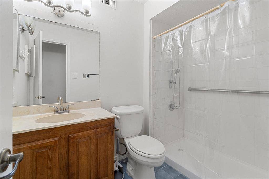 7 BR in Arlington