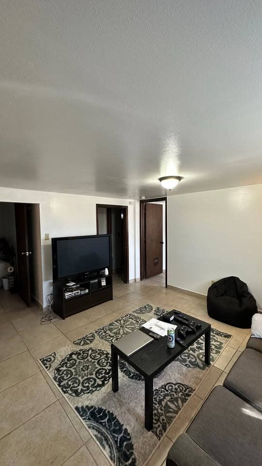 2 Rooms - Includes All Utilities 