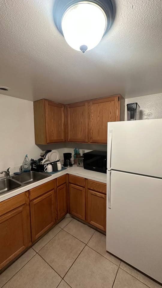 2 Rooms - Includes All Utilities 
