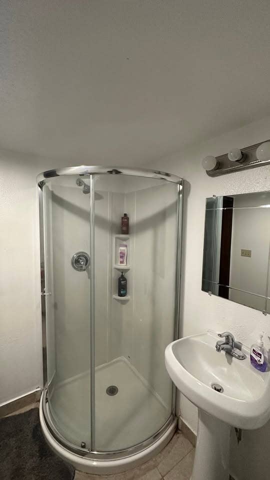 2 Rooms - Includes All Utilities 