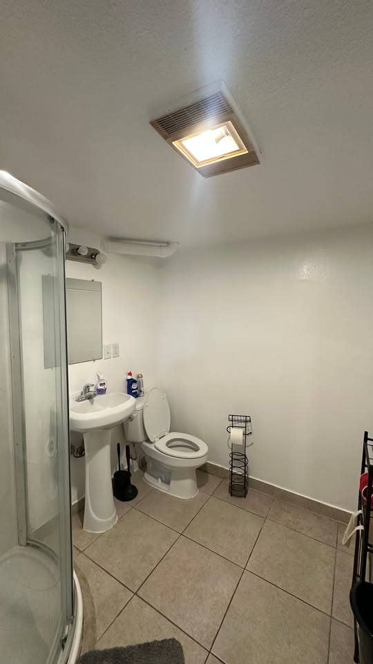 2 Rooms - Includes All Utilities 