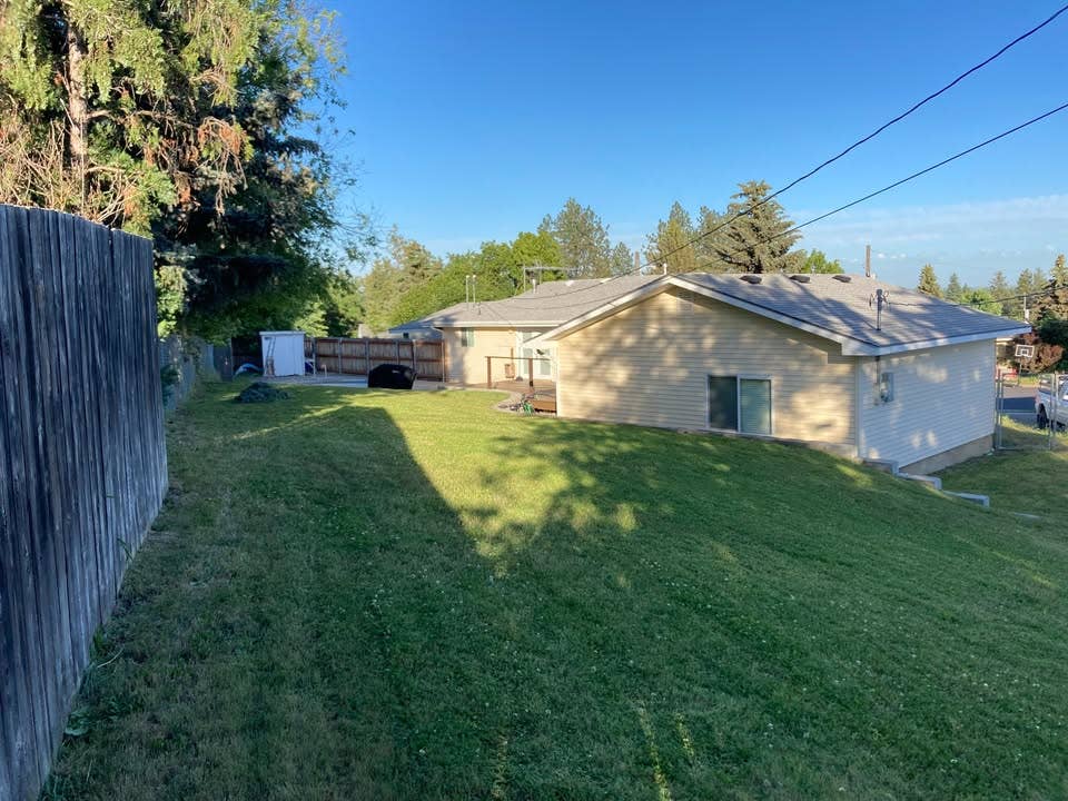 2 Rooms - Includes All Utilities 