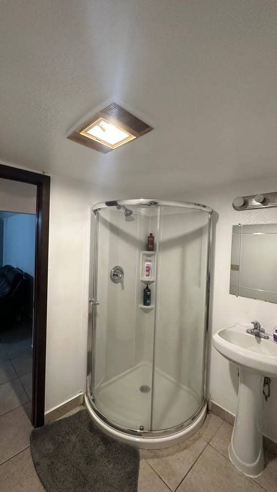 2 Rooms - Includes All Utilities 