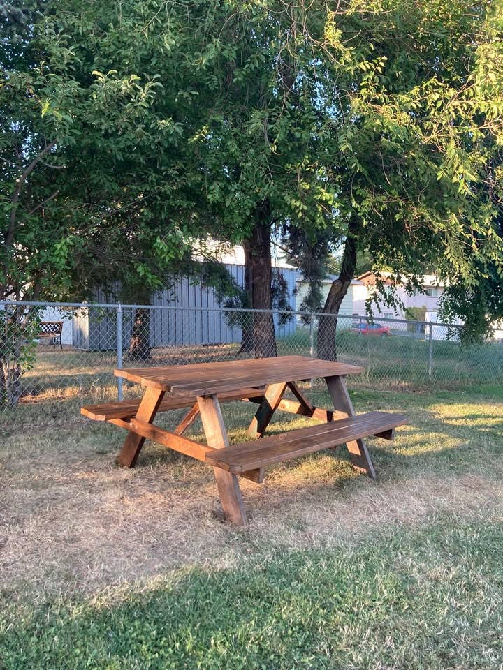 2 Rooms - Includes All Utilities 