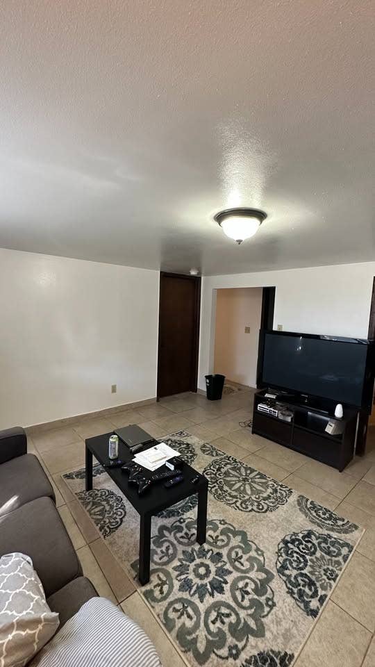 2 Rooms - Includes All Utilities 