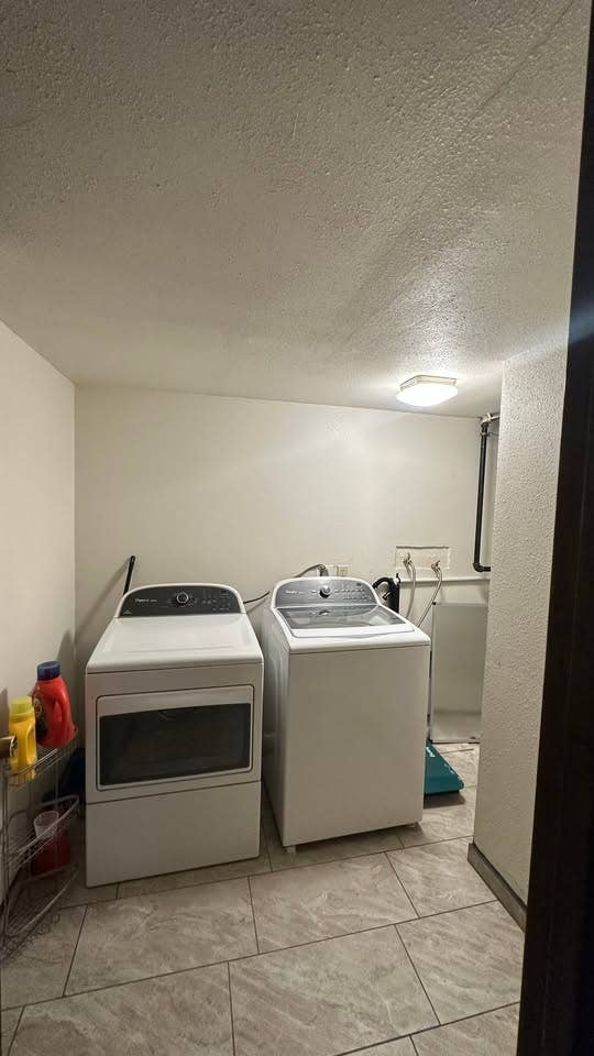 2 Rooms - Includes All Utilities 