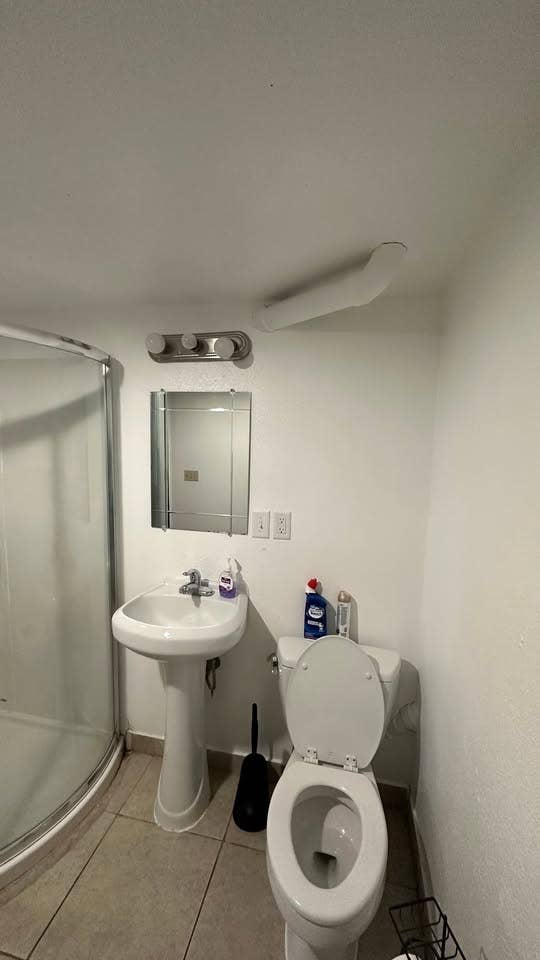 2 Rooms - Includes All Utilities 