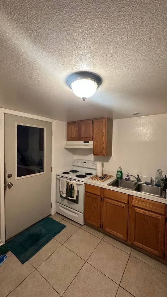 2 Rooms - Includes All Utilities 
