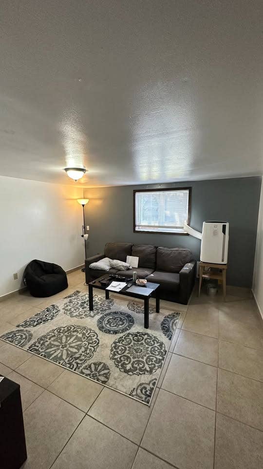 2 Rooms - Includes All Utilities 