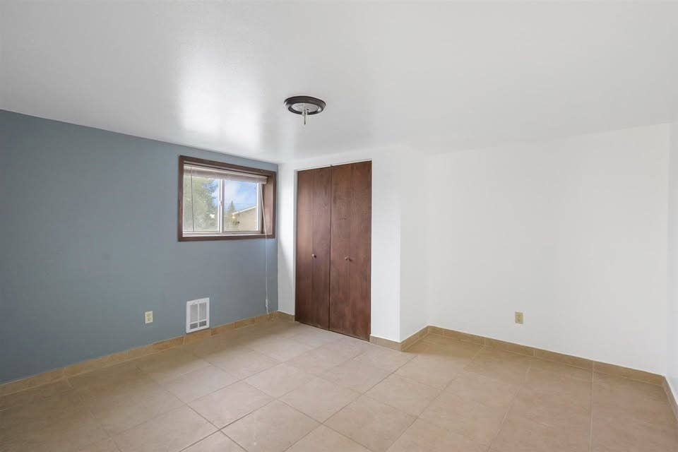 2 Rooms - Includes All Utilities 