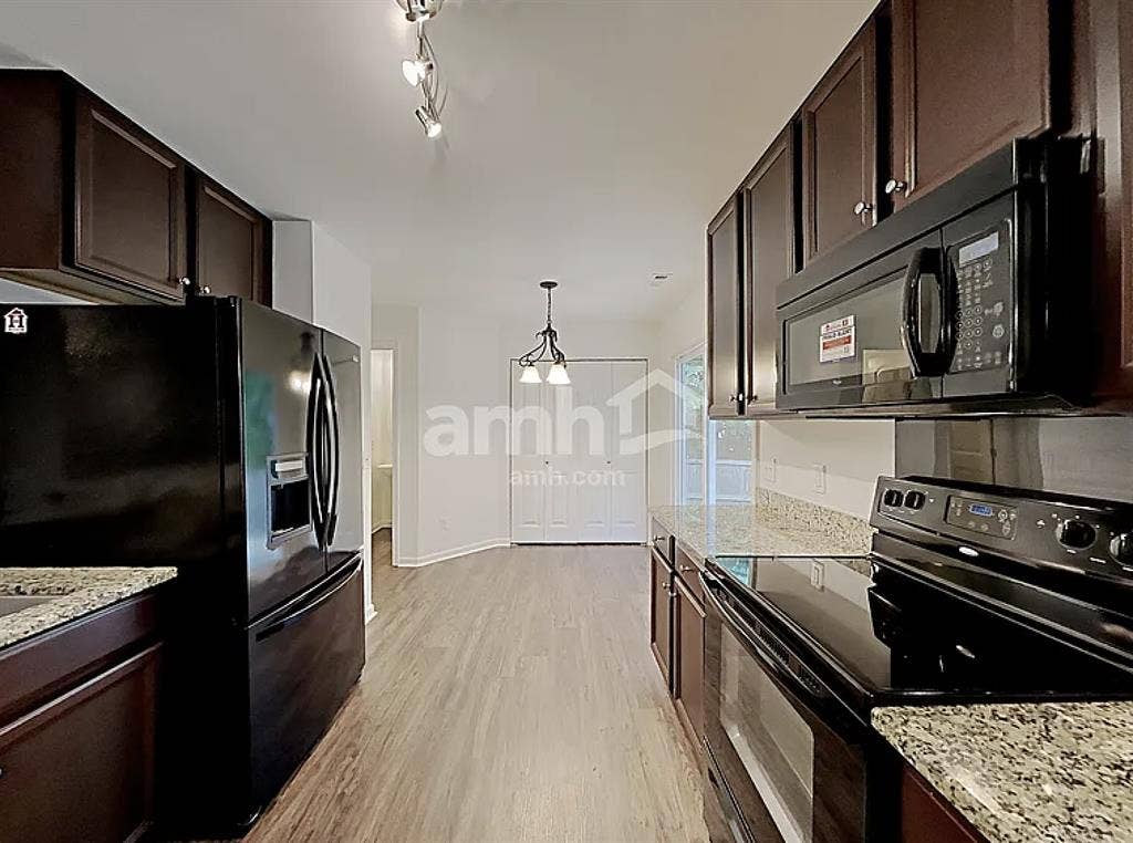 Room for Rent in Modern 2Story Home