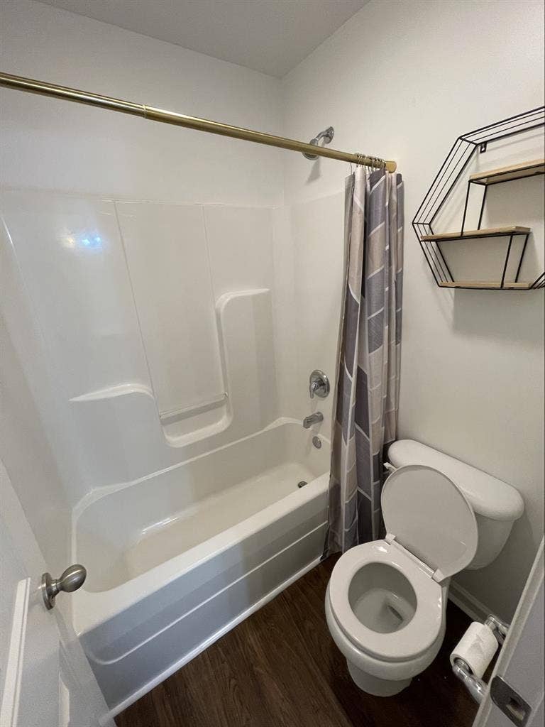 Room for Rent in Modern 2St0ry Home