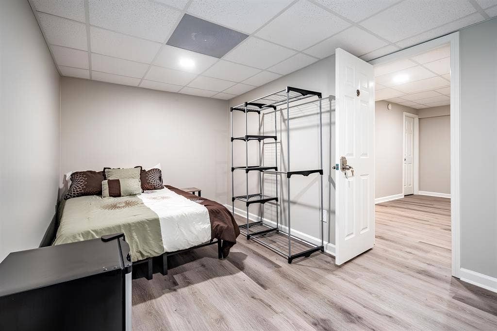 9 BR in Riverdale