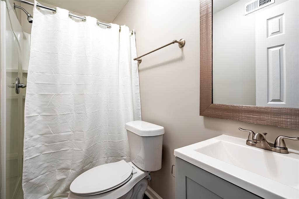 9 BR in Riverdale
