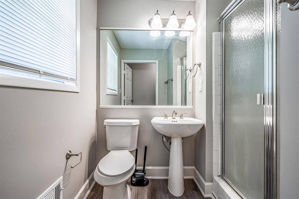 9 BR in Riverdale