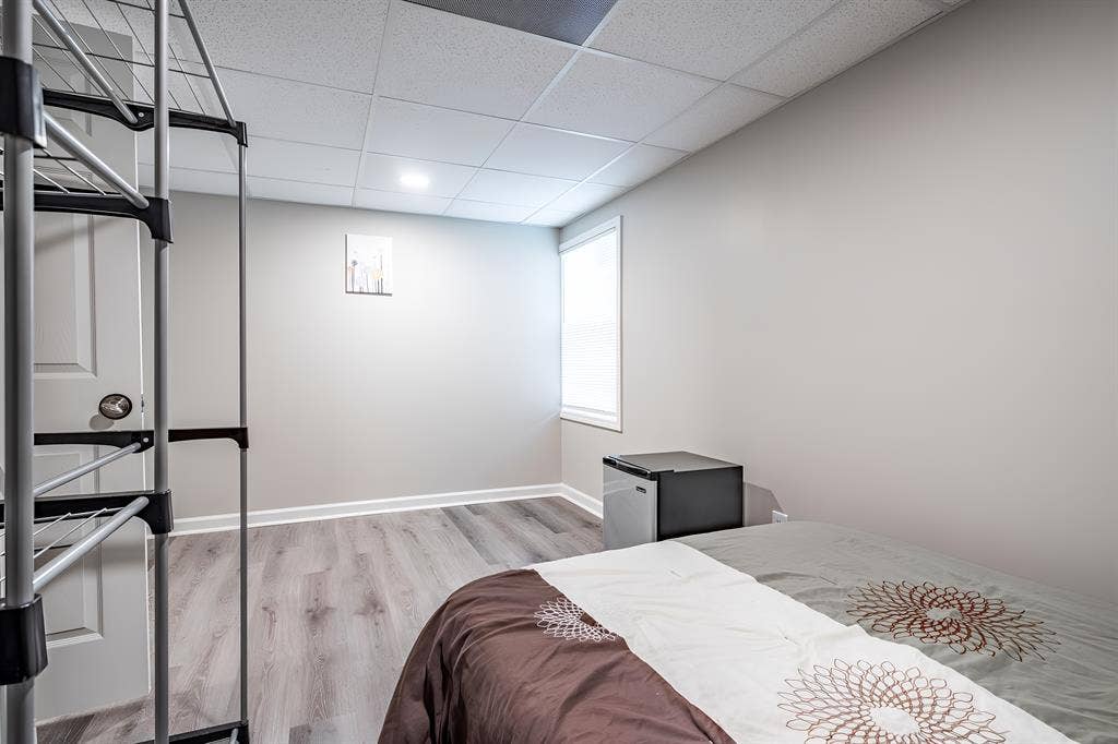 9 BR in Riverdale
