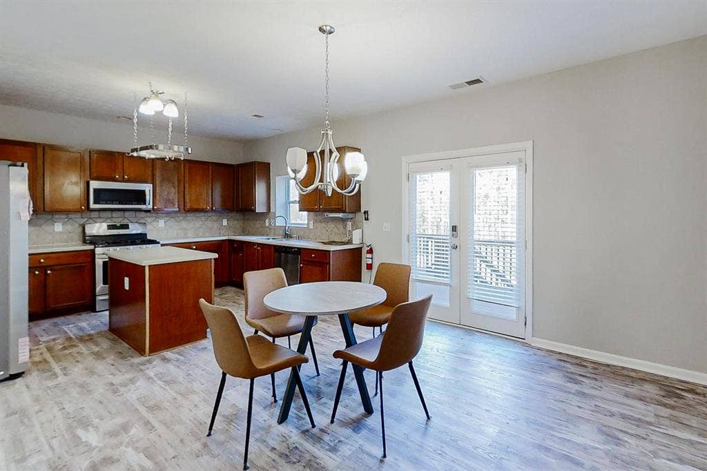 7 BR in Atlanta