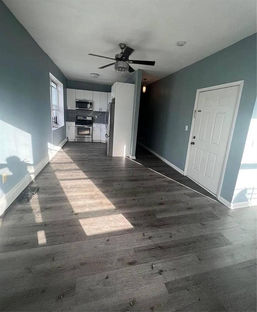 2 SINGLE ROOMIS IN 2 BEDROOM APT