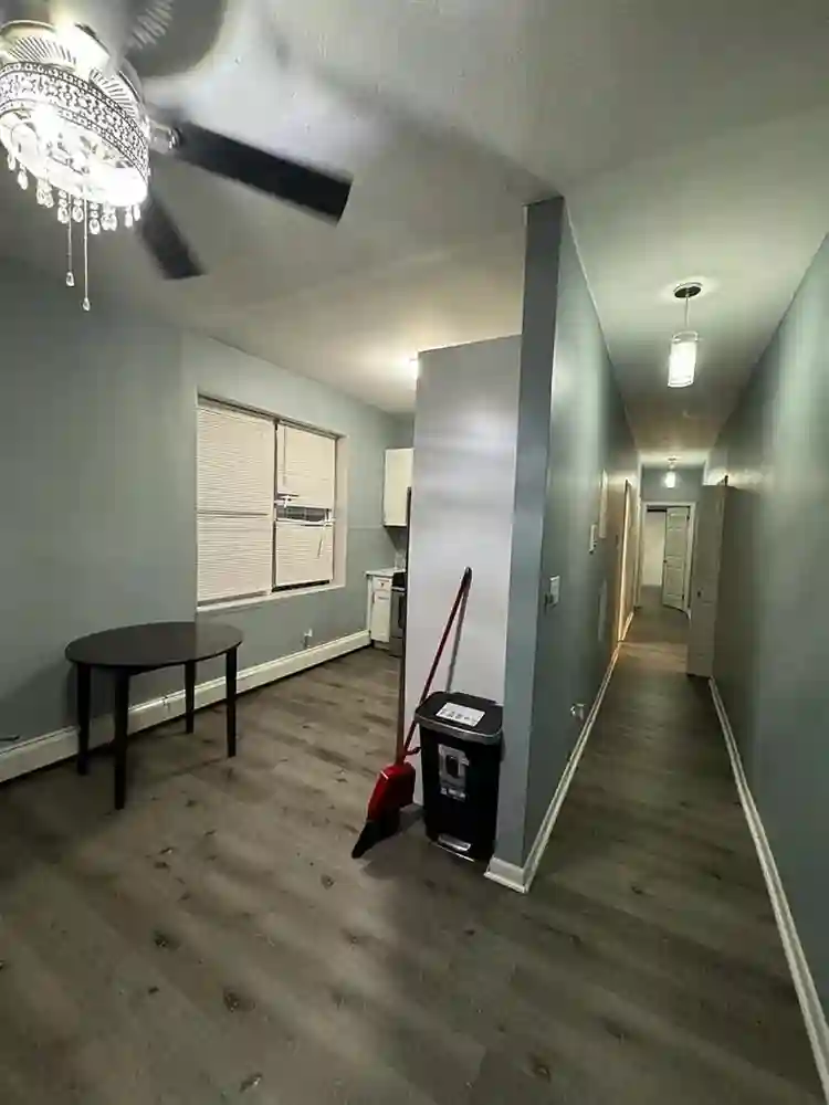 2 SINGLE ROOMIS IN 2 BEDROOM APT