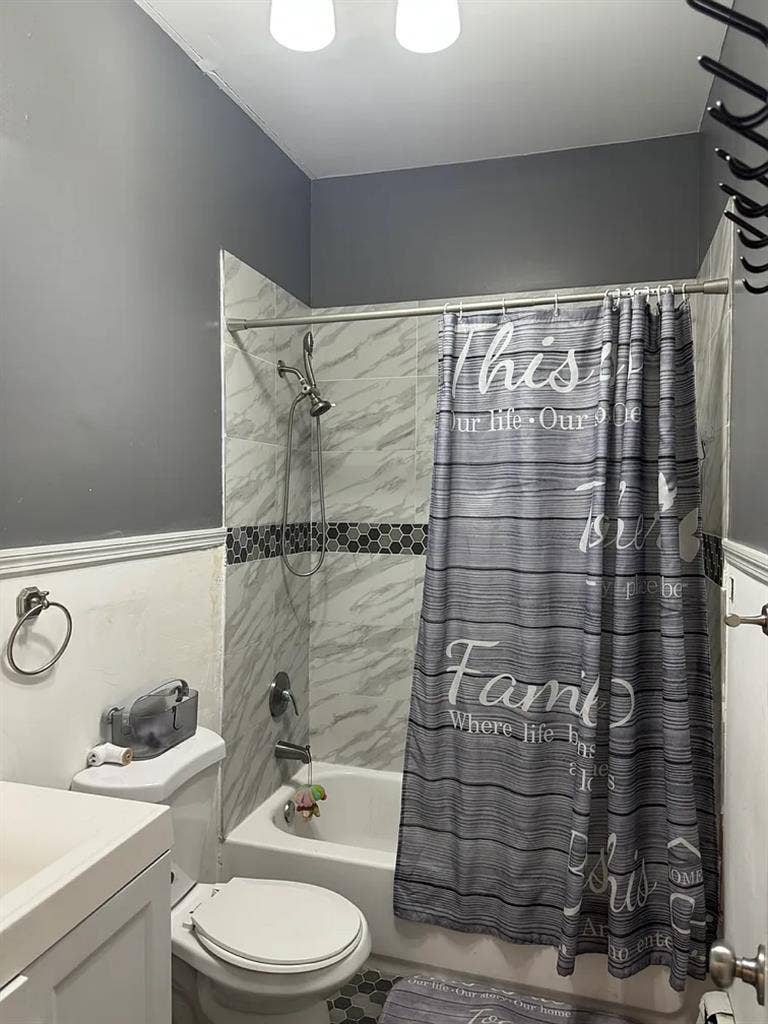 2 SINGLE ROOMIS IN 2 BEDROOM APT