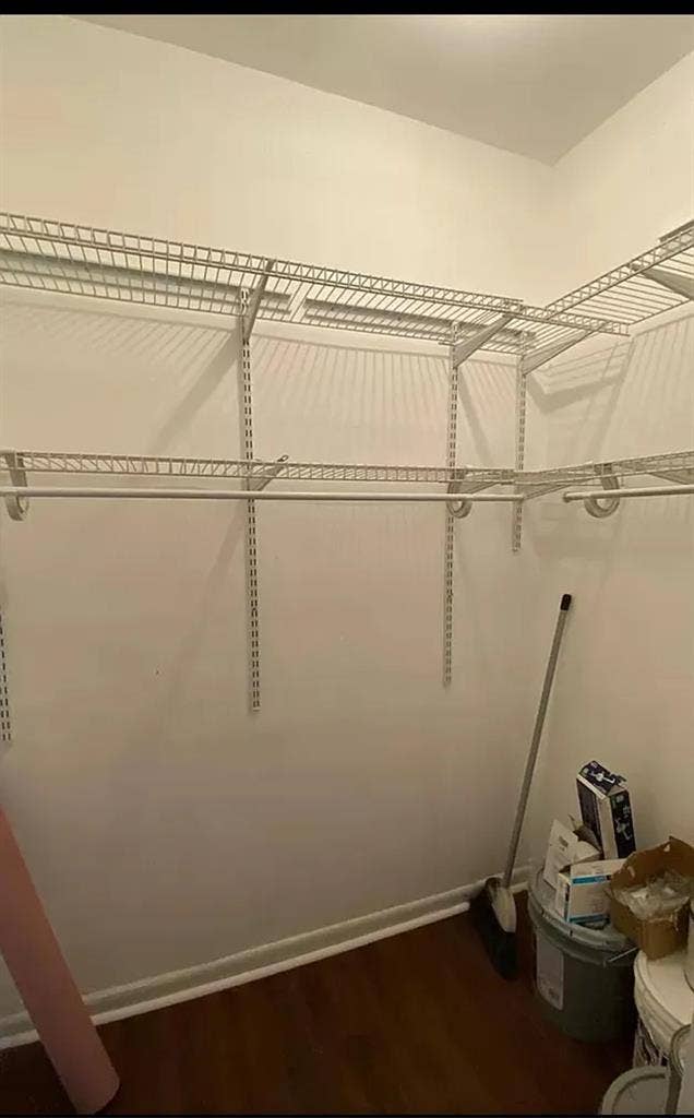 2 SINGLE ROOMIS IN 2 BEDROOM APT