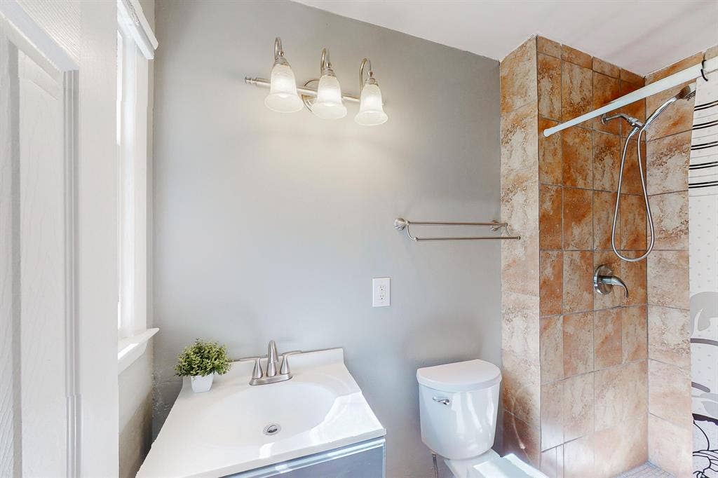 8 BR in Decatur