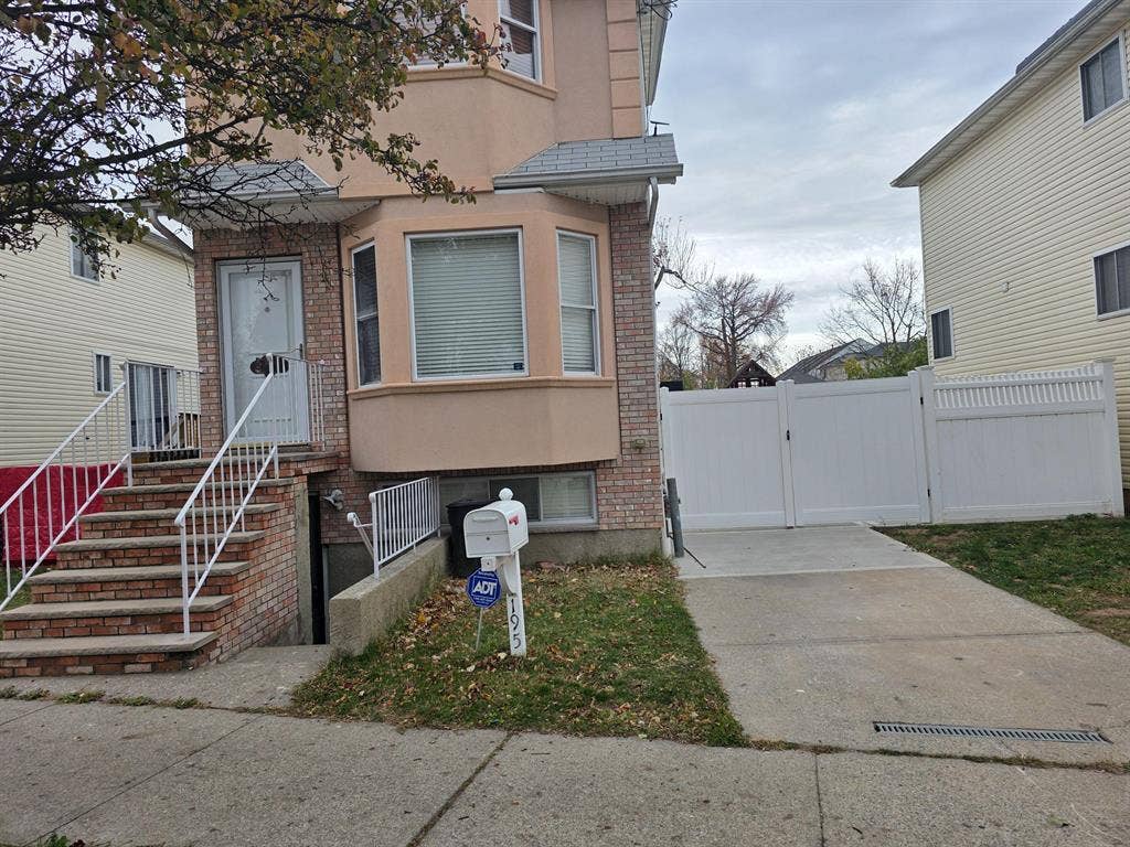 1 BR in Staten Island