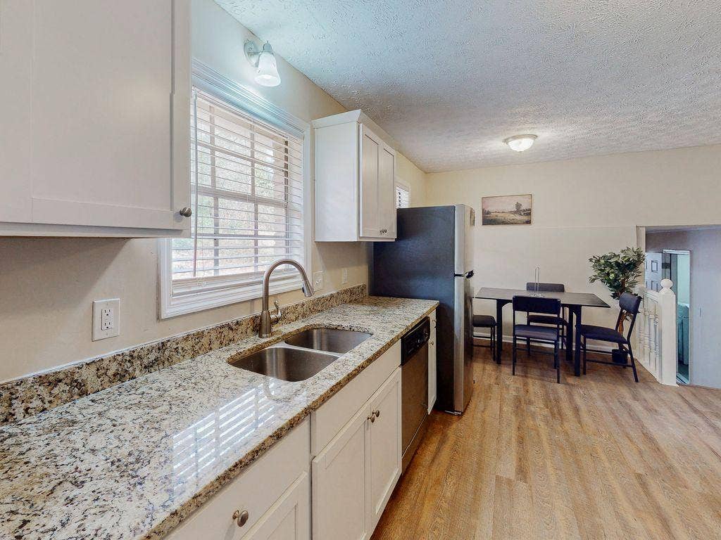 8 BR in Decatur