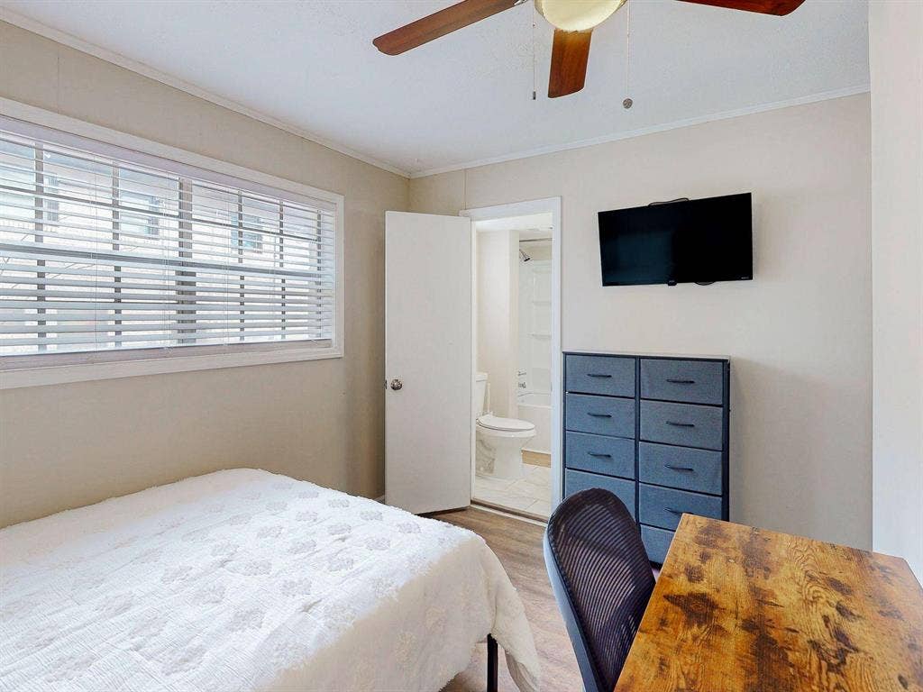 8 BR in Decatur