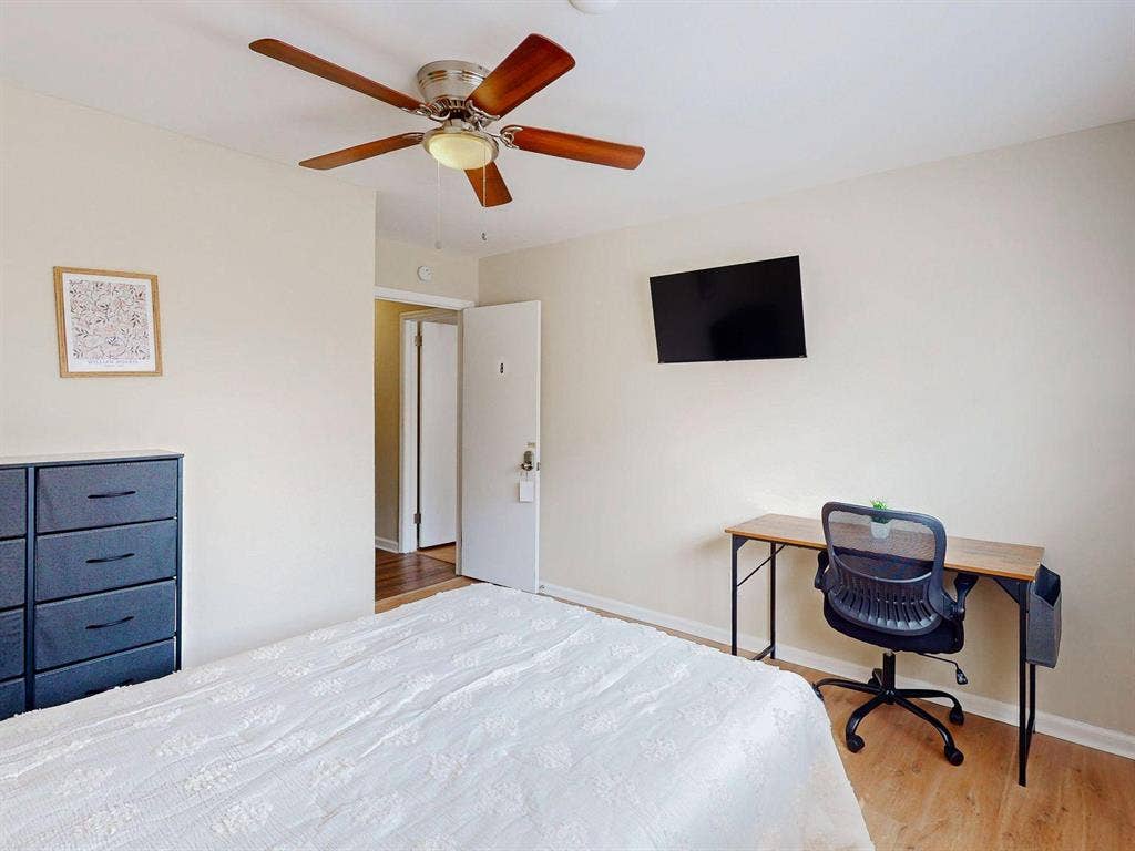 8 BR in Decatur