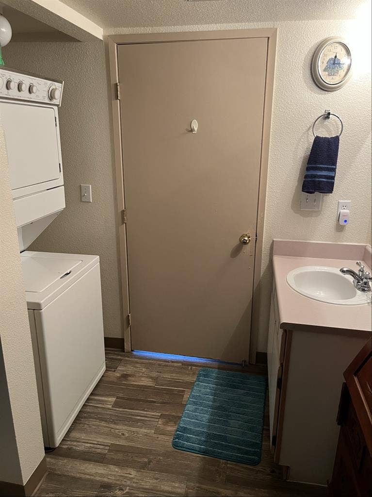 Looking for Female Roommate +