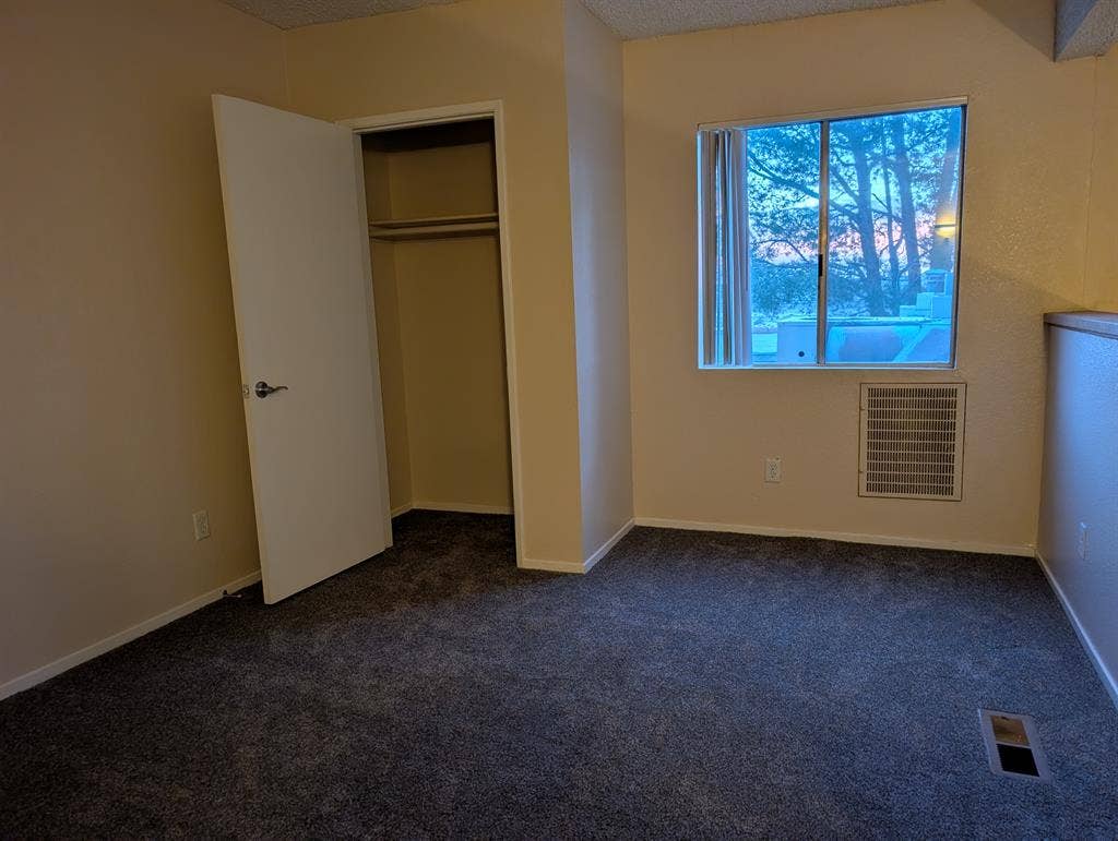Barstonian apartments in Lenwood