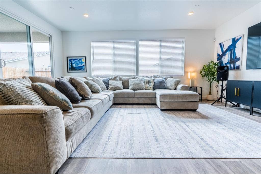 All Female Tenant Living